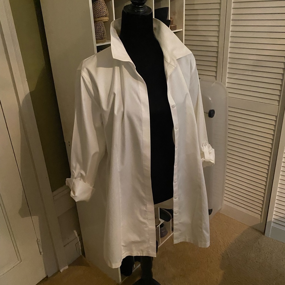 Chico’s White Blouse!Perfect for season transitions. Classic great style/fabric